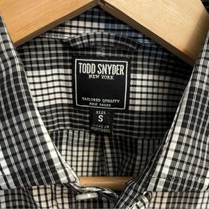 Todd Snyder Men’s Long Sleeve Button Down Shirt Size Small in a plaid pattern.